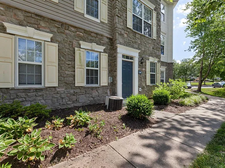 21807 Petworth Ct — Photo 3