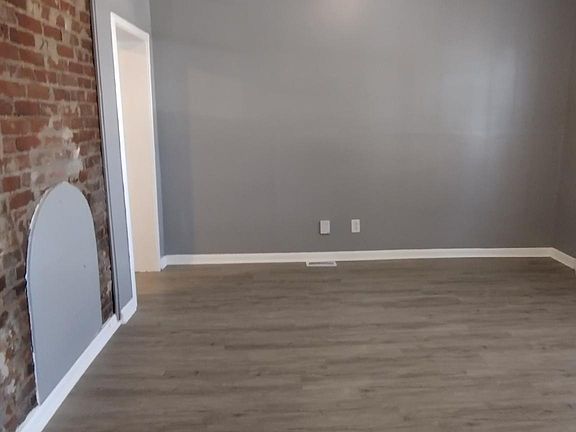 3rd image of 320 Woodland Ave APT 1
