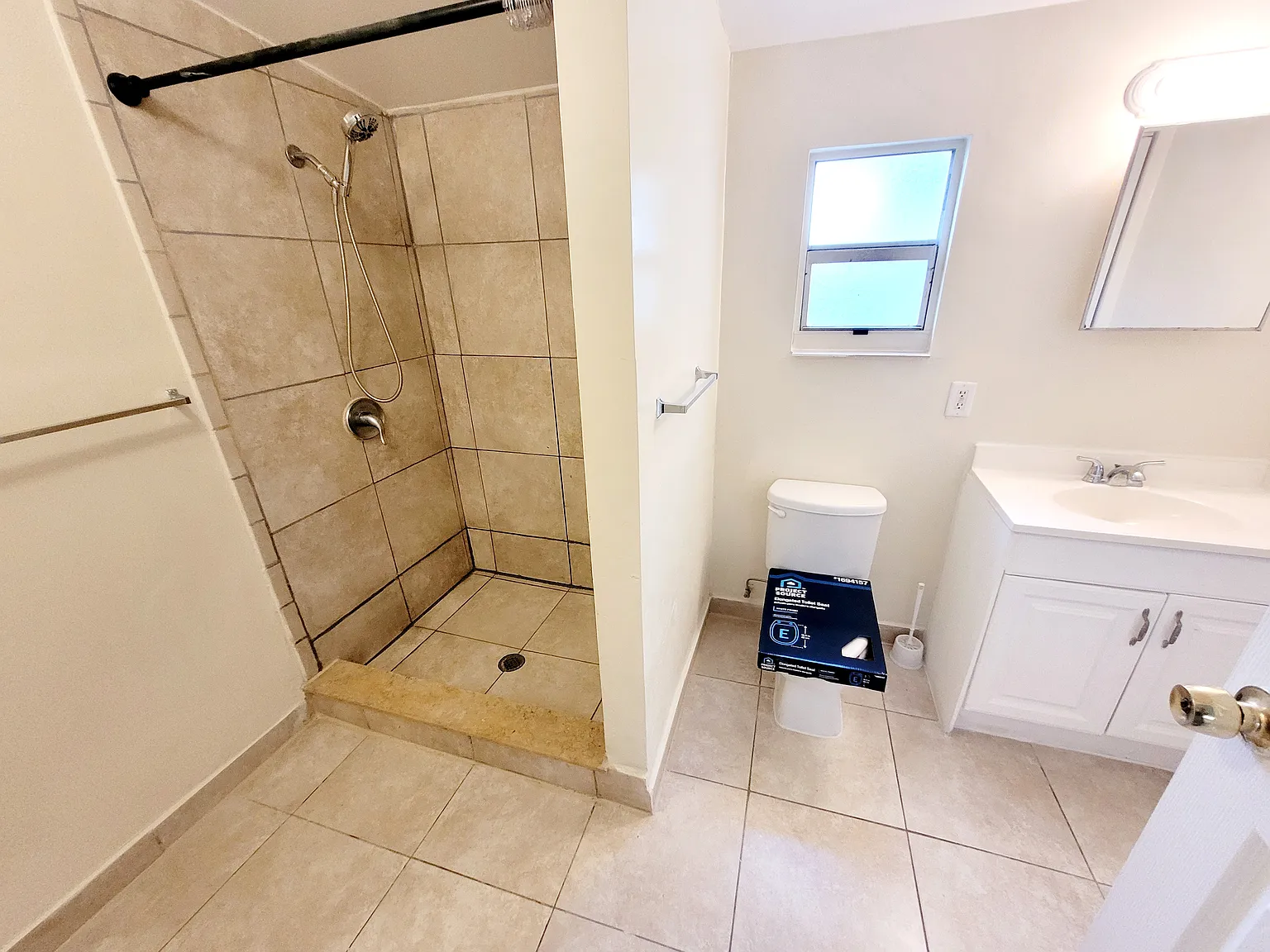 4 bed, 1442 sqft, $3,000 — Photo 4