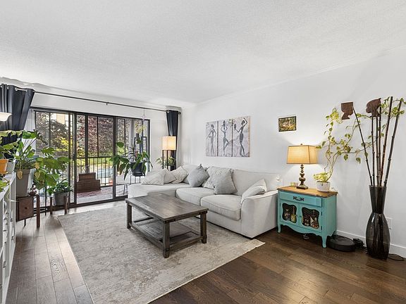 3rd image of 127 E 4th St #201