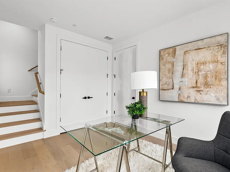 815 E 5th St #209 — Photo 16