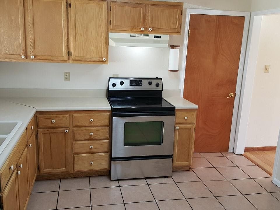 2nd image of 10133 Propps Dr NE