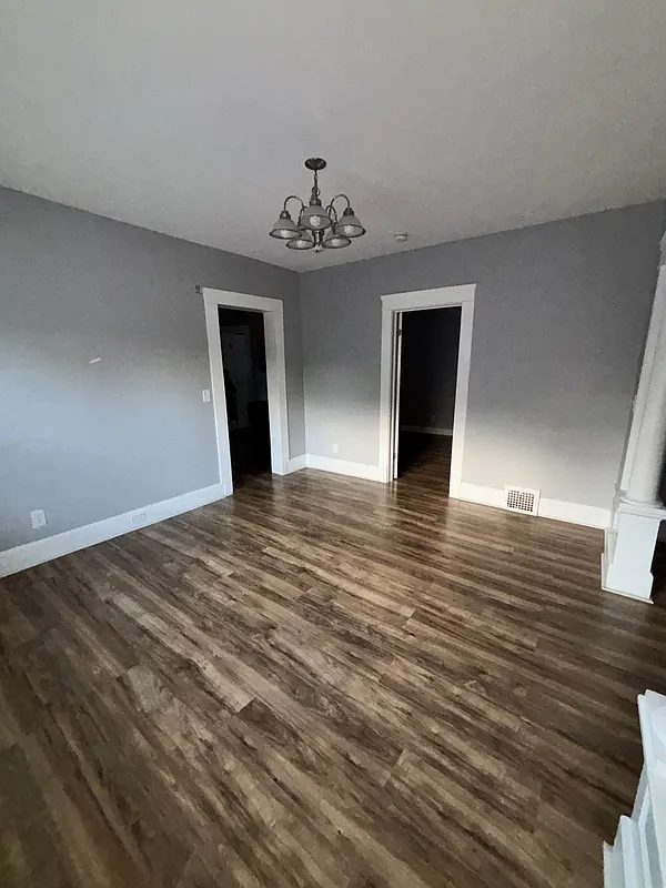 2 bed, 1.0 bath, 877 sqft, $1,100 — Photo 1