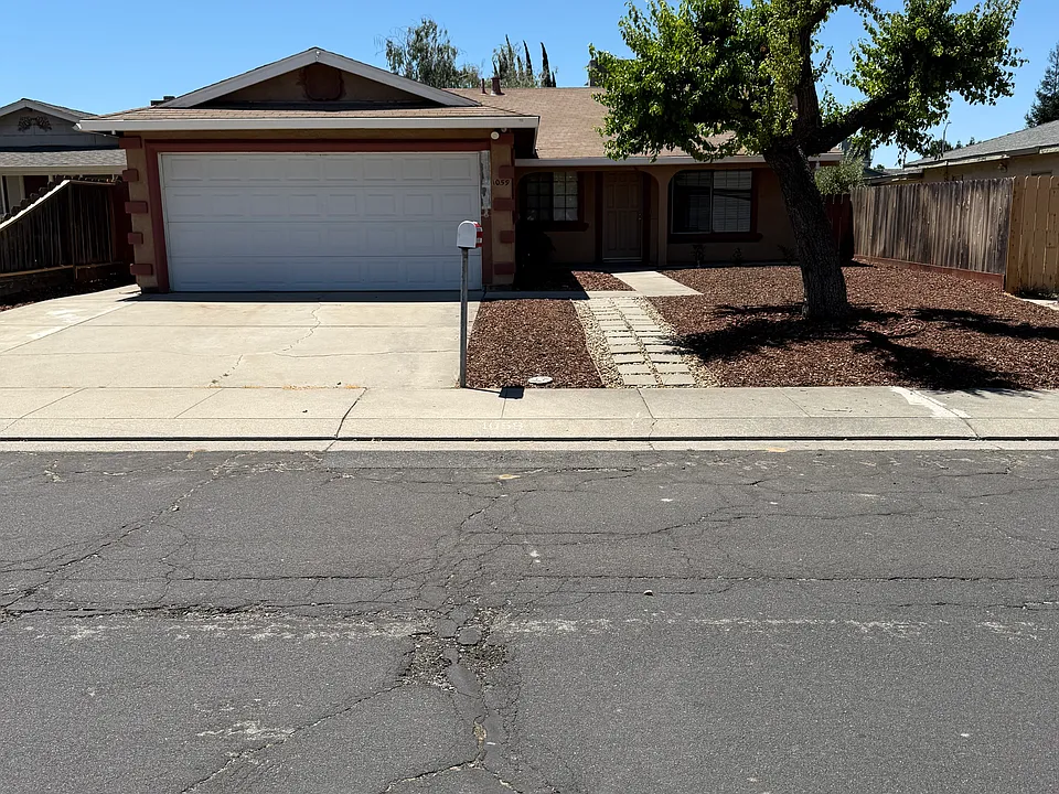 1059 Dill Way
