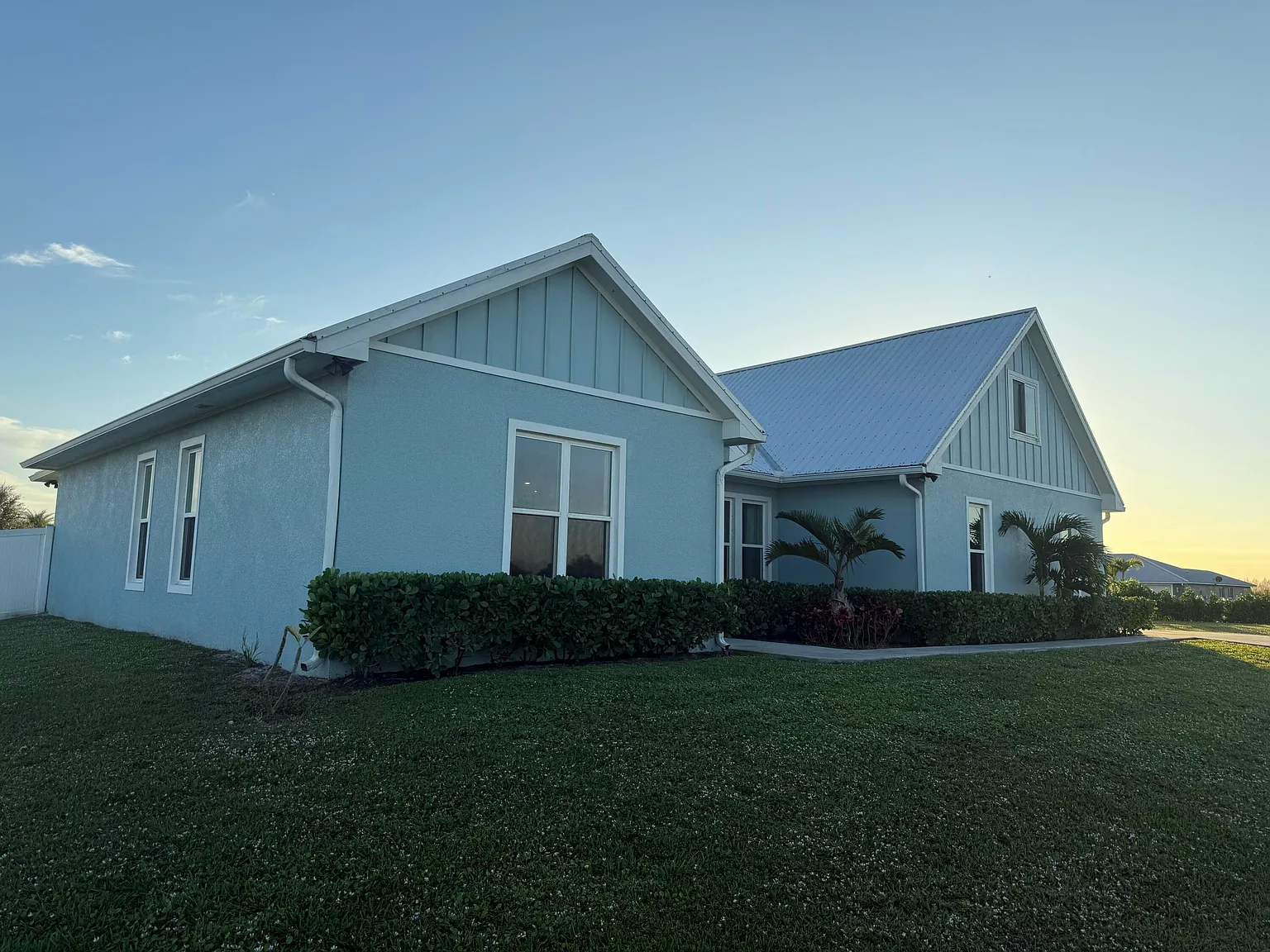 4 bed, 2.0 bath, 2886 sqft, $3,800 — Photo 2