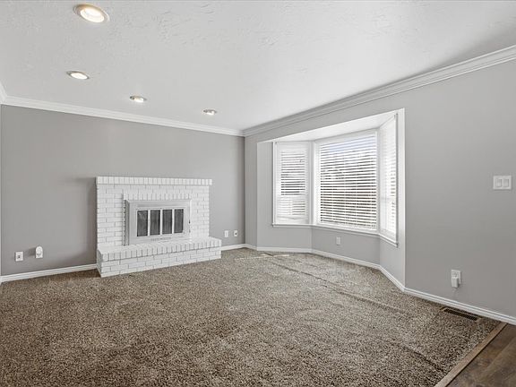 4th image of 639 E Calnette Dr