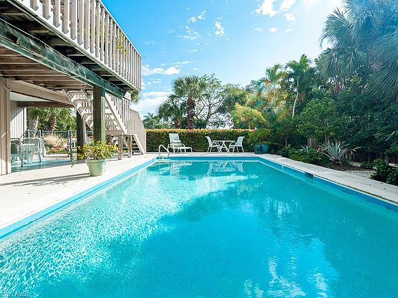 3rd image of 3827 Coquina Dr