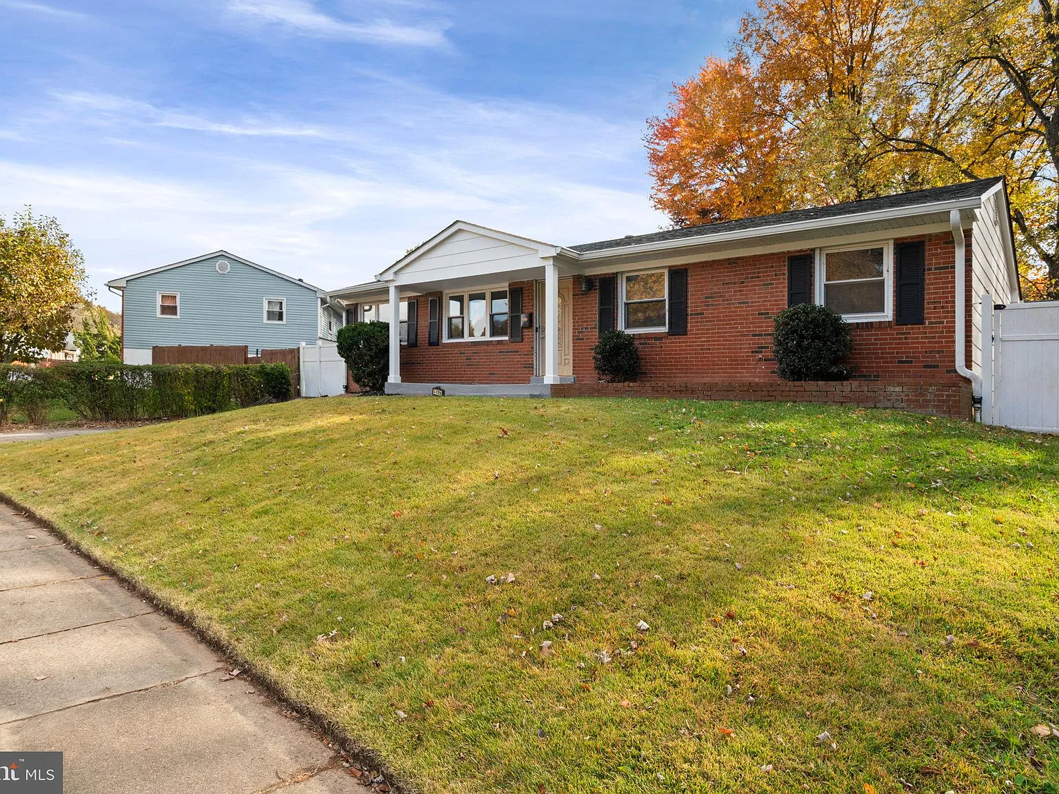 4 bed, 2.0 bath, 1500 sqft, $2,800 — Photo 2