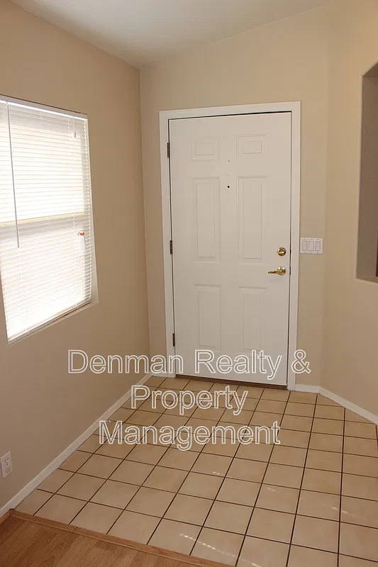 3 bed, 2.0 bath, 1673 sqft, $2,230 — Photo 4