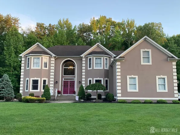 14 Yosemite Ct, Old Bridge, NJ 08857