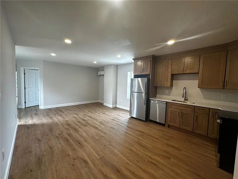 348 Main St #3 — Photo 7