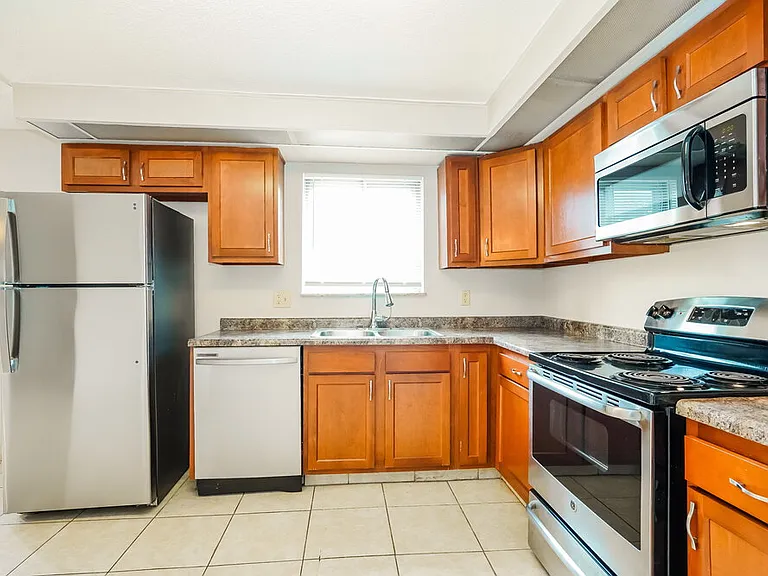 2422 Salem Ave — Photo 9