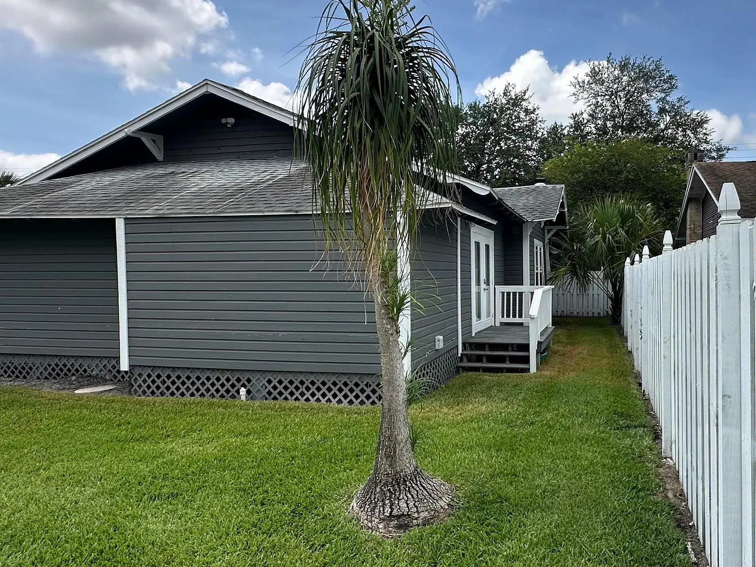 2 bed, 1.0 bath, 1324 sqft, $1,750 — Photo 3