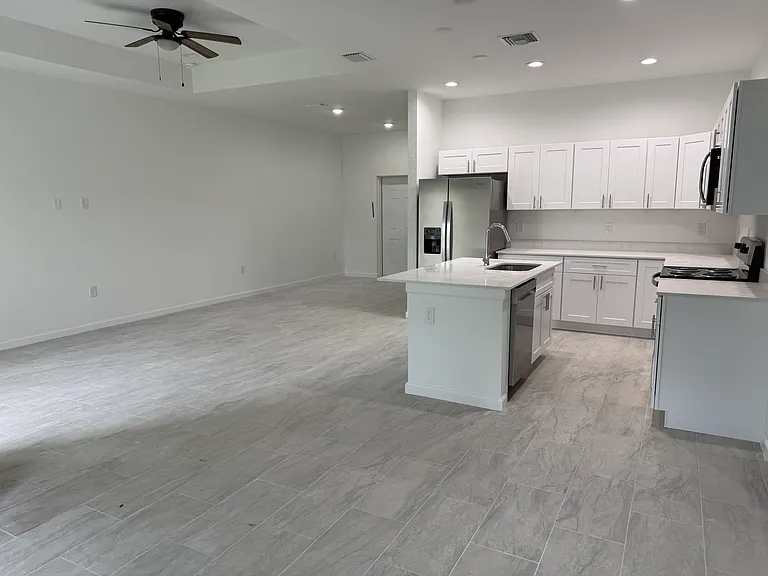 2523 Cloras St — Photo 5