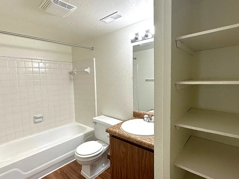Woodland Place Apartments — Photo 32