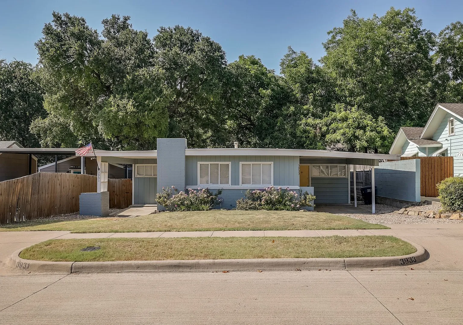 3933 Dexter Ave — Photo 3