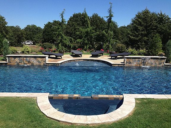 Tanning ledge & hot tub