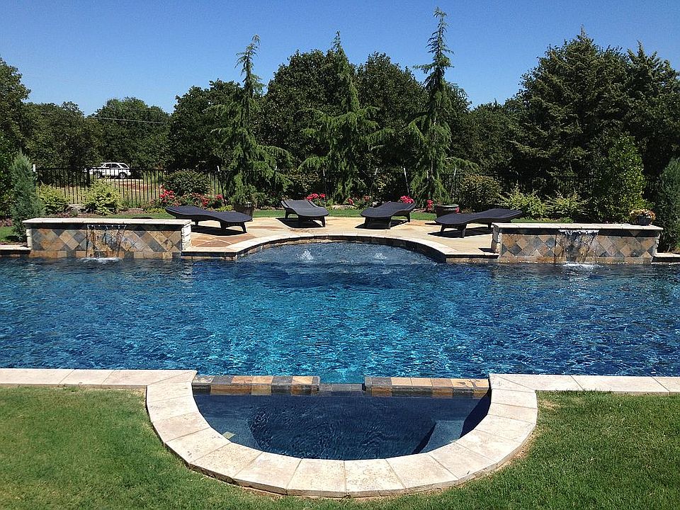 Tanning ledge & hot tub