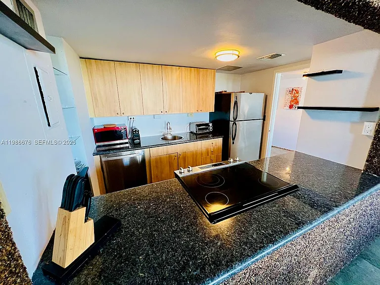 900 Bay Dr #411 — Photo 30