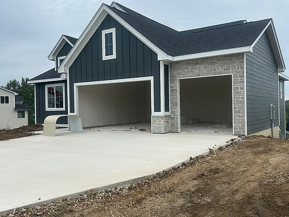 4th image of 334 Van Buren Dr