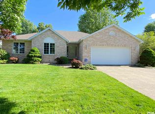 2220 Renwick Dr, Springfield, IL 62704