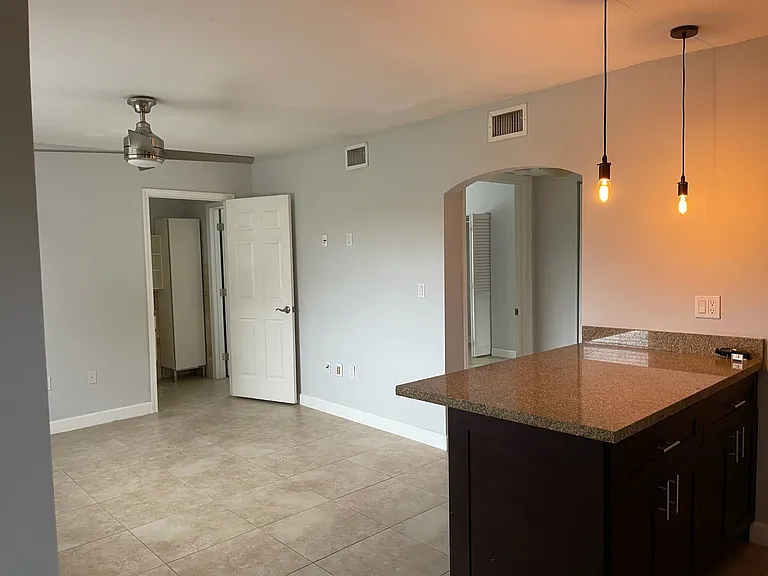 2643 SW 64th Ave — Photo 4