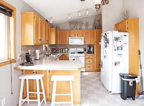 GREAT CONDITION, RECENTLY PAINTED INSIDE THROUGHOUT  ENTIRE HOME!