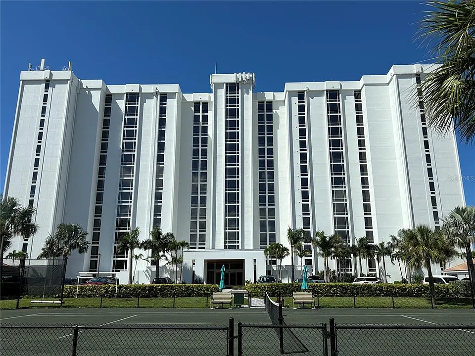 2425 Gulf Of Mexico Dr #7F