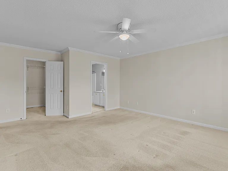 4035 Lenora Dr — Photo 8