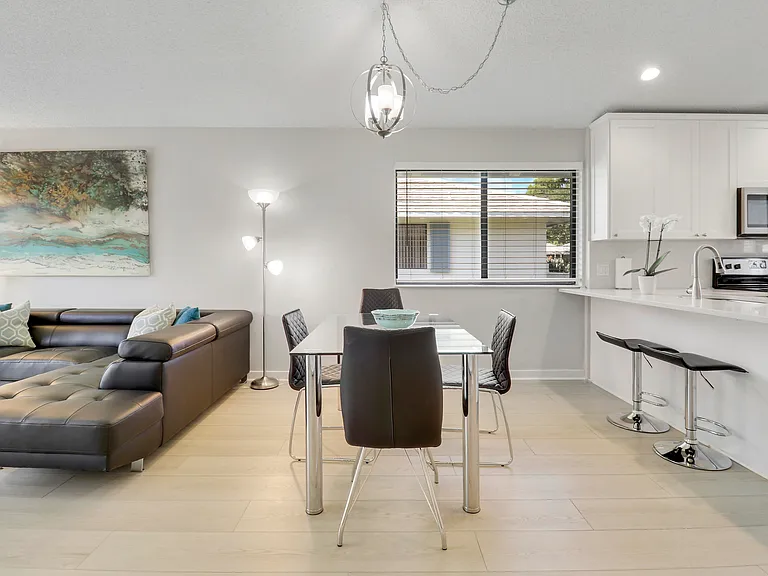 811 Club Dr — Photo 14