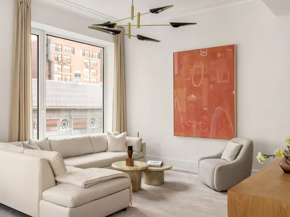 660 Lexington Avenue image 1 of 23