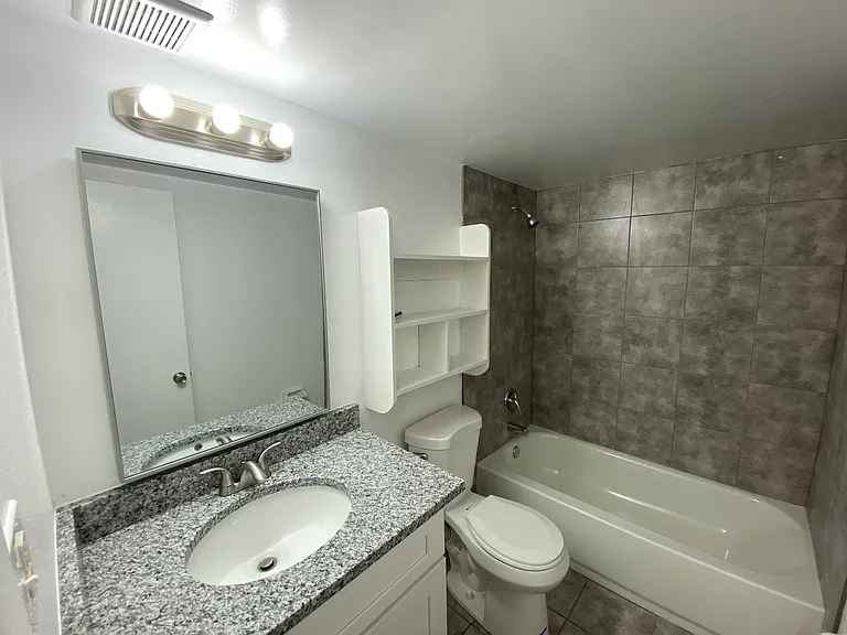 500 Rockpit Rd #5 — Photo 3