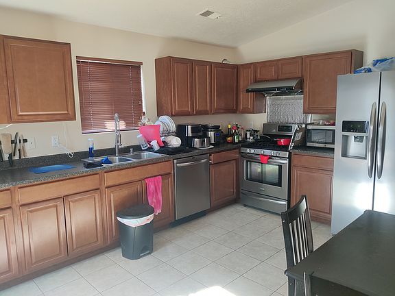 5th image of 420 Sawtooth St SE