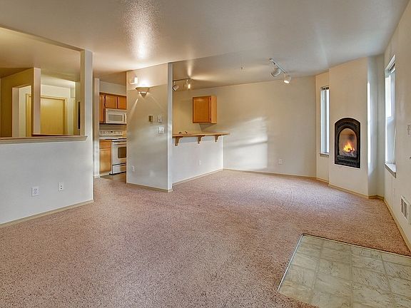 3rd image of 3625 Everett Ave APT 104