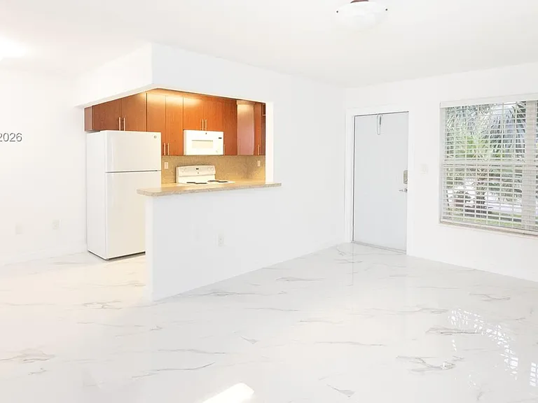 1060 NE 78th Street Rd #3 — Photo 2