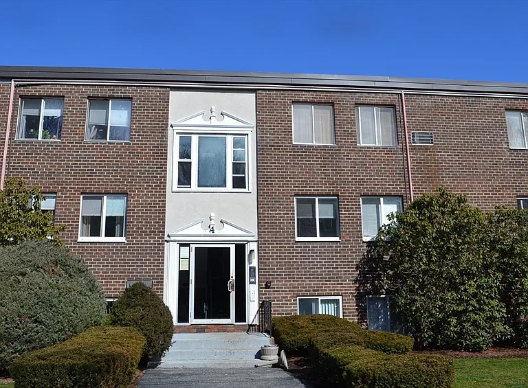 4 Universal St #12 — Photo 1
