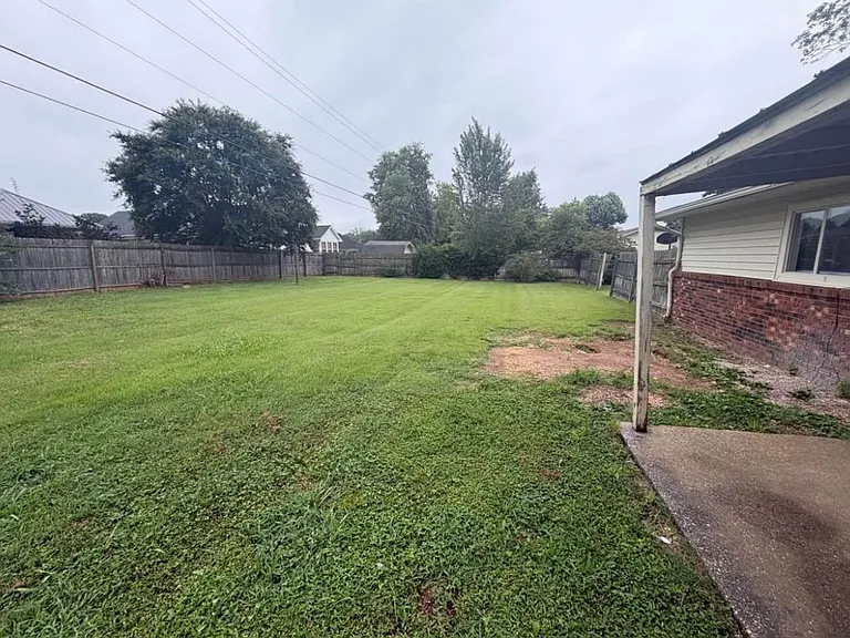 453 Dorchester Dr — Photo 2