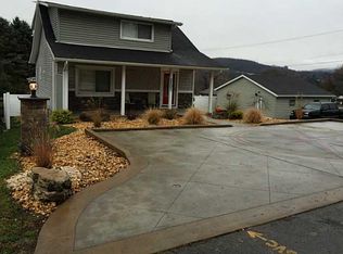 1131 Highland Ave, Vandergrift, PA 15690