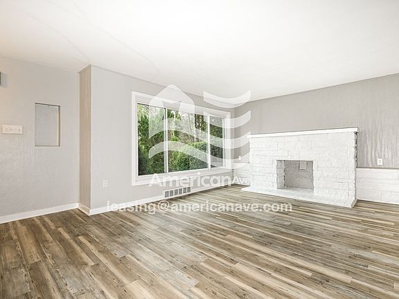 1249399_004_living_room_13702840.jpg