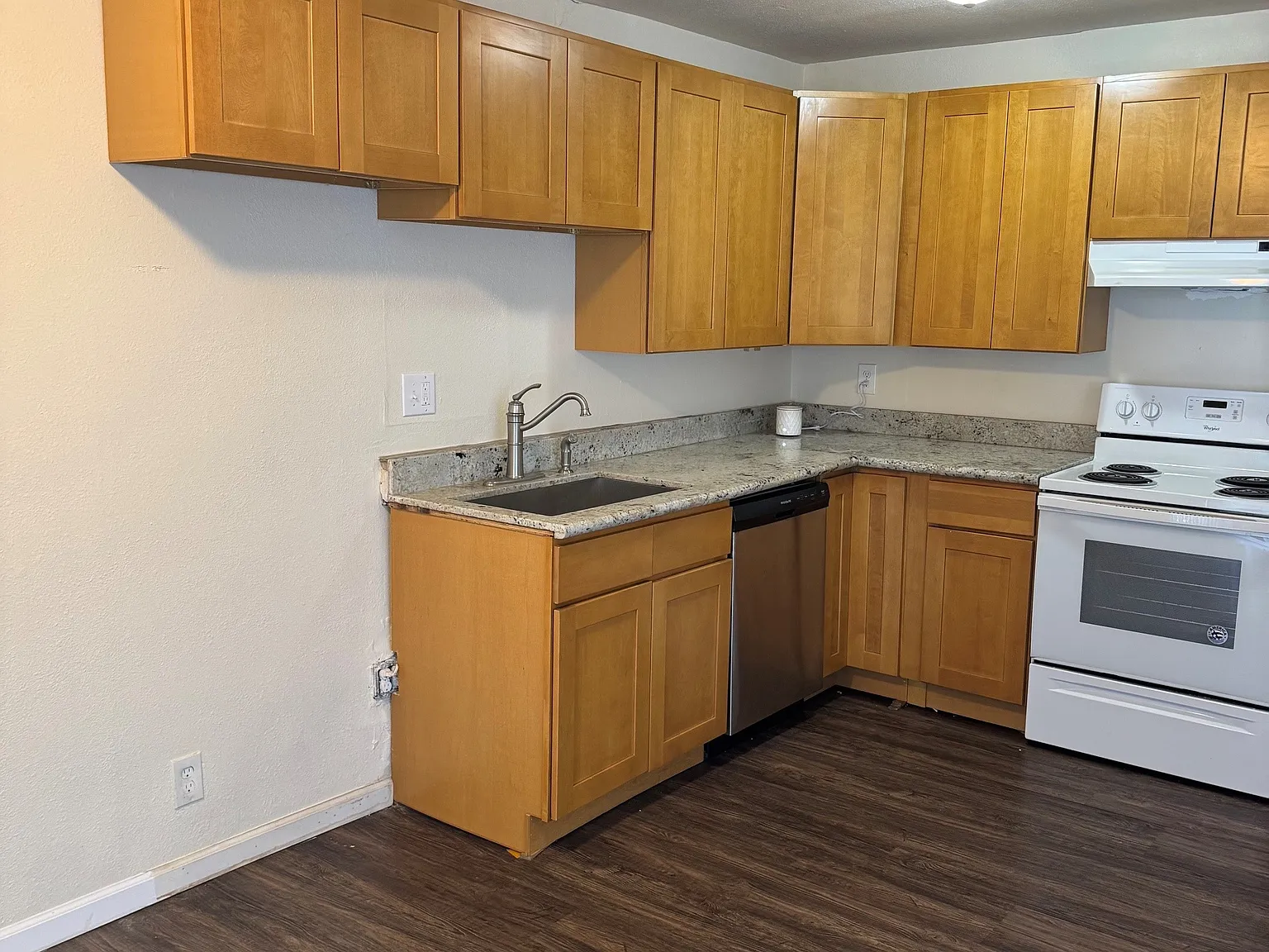 4 bed, $1,900 — Photo 4
