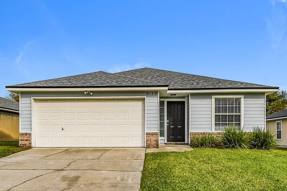 3 bed, 2.0 bath, 1373 sqft, $1,800 — Photo 1