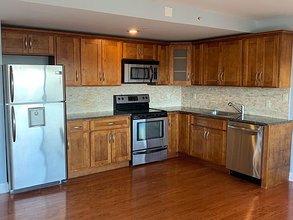 3rd image of 60 Parkway Dr E APT 12H