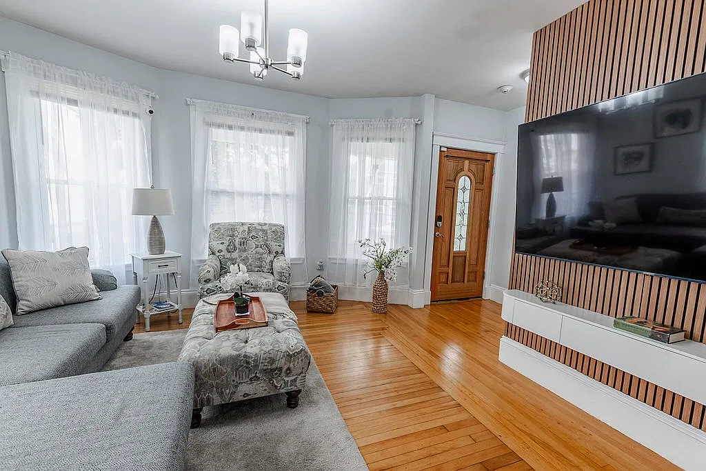 3 bed, 1179 sqft, $3,200 — Photo 1