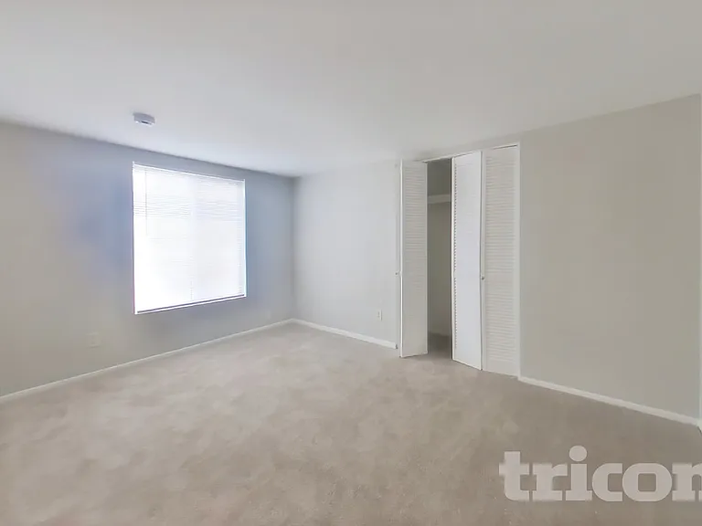 3031 W Mercer Ln — Photo 9
