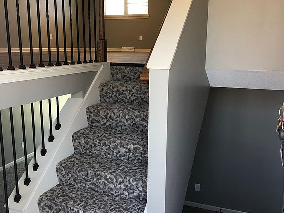 2nd image of 708 NW Camelot Pl