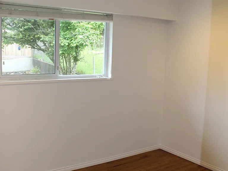9686 Princess Dr #UPPER — Photo 13