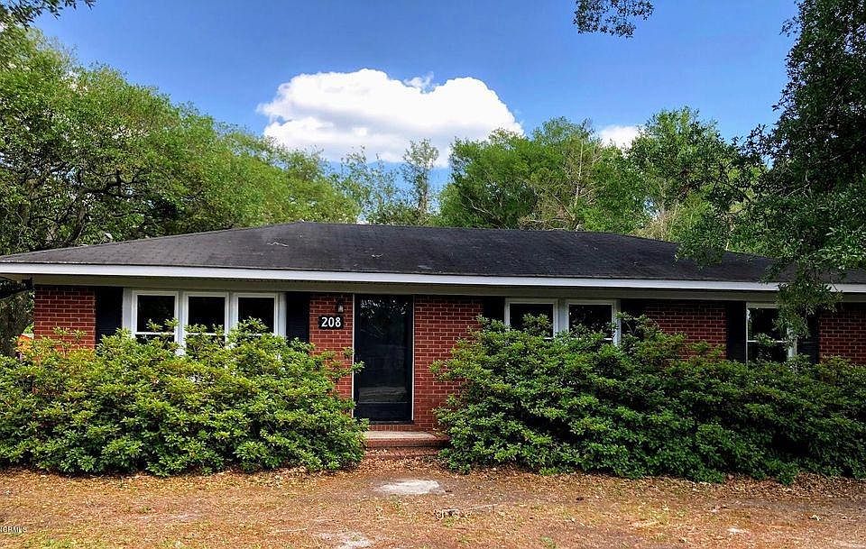 1st image of 208 Rose Ave