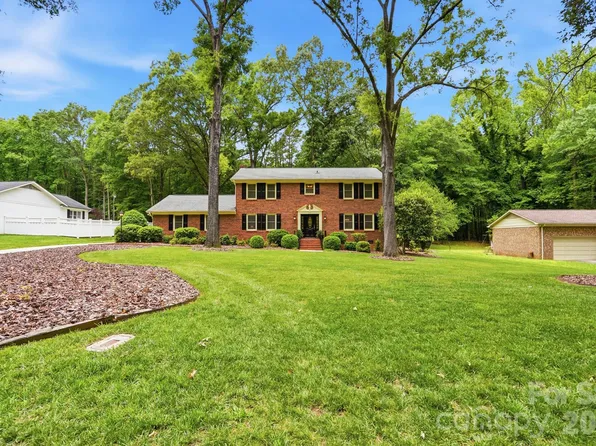 405 Hillcrest Dr, Harrisburg, NC 28075
