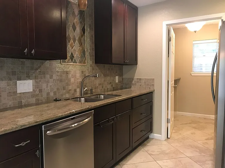 11638 Parkfield Dr — Photo 10
