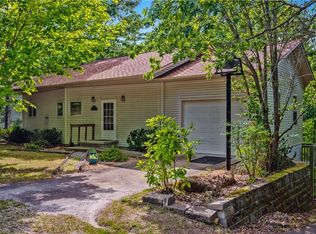 3 Huckleberry Ln, Eureka Springs, AR 72632